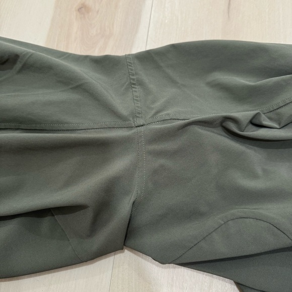 EUC Lululemon Swift Mid-Rise Wide-Leg Pant Army Green Women's 14 Athleisure - Picture 7 of 16